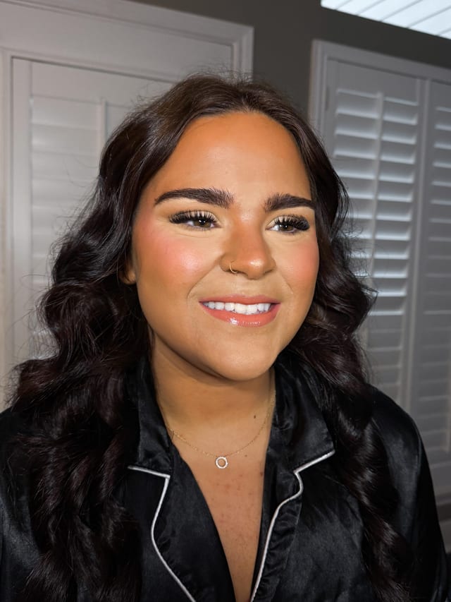 Full glam makeup with bouncy curls